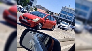 Paytaxtda bir-biriylə yarışan “Prius”lar qəzaya səbəb oldu   - VİDEO