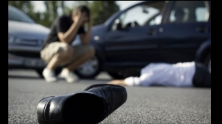 Bakıda avtomobil piyadanı vuraraq öldürdü 