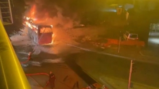 Türkiyədə sərnişin avtobusu qəzaya uğrayaraq yanıb, onlarla xəsarət alan var  - FOTO