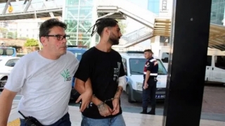 Alanyada azərbaycanlı gəncin yaraladığı barmen öldü - FOTO