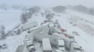 Zəncirvari qəza: 100-dən çox maşın toqquşdu 