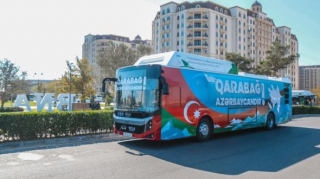 В Баку ряд автобусов обклеен баннерами с лозунгом "Карабах - это Азербайджан"  - ФОТО