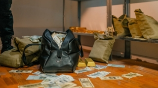 Şirvanda evdən 100 min manatlıq oğurluq olub 