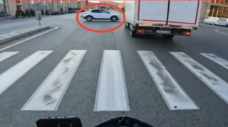 В Баку автомобиль чудом избежал аварии - ВИДЕО 