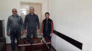 Polis “Niva” ilə qaçmağa çalışan qanunsuz ov edənləri saxlayıb  - FOTO
