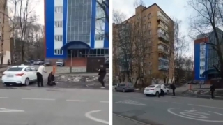 Narkotik qəbul edənlər taksinin yolunu kəsdi – Sürücü bibər qazı ilə cavab verdi - VİDEO 