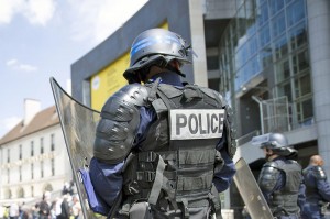 Naməlum şəxs insanlara hücum edib, xəsarət alanlar var