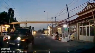 Əks yola çıxan sürücü qarşıdan gələn avtomobilə qəza şəraiti yaratdı    - VİDEO