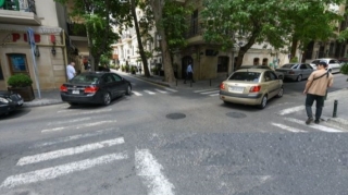 В Баку из-за стертой дорожной разметки водители получают штраф - ВИДЕО