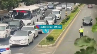 Maşınlara ziyan vuran "avtoş" şəhərdə görün nə oyun çıxardı  - VİDEO