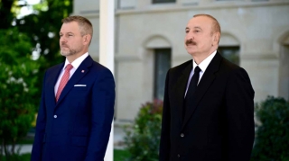 Liderlər mətbuata bəyanatlarla çıxış edirlər 