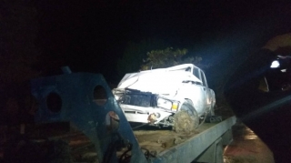 Bakıda avtomobil yolayrıcına çırpıldı, ölən var