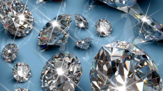 У пассажира изъяли более 11 000 необработанных бриллиантов 