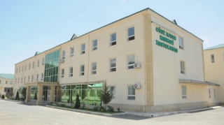 Oğuzda minik və yük avtomobilləri toqquşdu, xəsarət alan var 