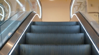 Bu ərazilərdə eskalatorlar niyə işləmir? - Bakı sakinlərindən şikayət 