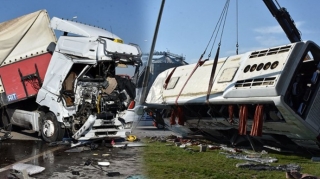 Türkiyədə mikroavtobus qəza törədib, ölən və yaralananlar var 