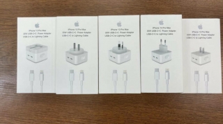 В Сети появились фотографии новой зарядки для iPhone  - ФОТО