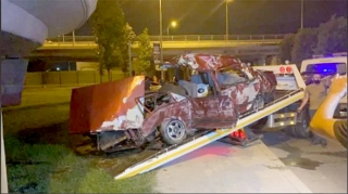 Təhlükəli manevrlər edən “Tofaş” körpünün sütununa çırpıldı;  2 ölü, 2 yaralı - VİDEO 