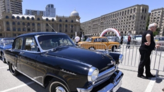 Bakıda klassik avtomobillərin yürüşü zamanı müsabiqələr keçirilib - FOTO 