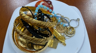 Gömrükdə qızıl zərgərlik məmulatları aşkar edilib - FOTO