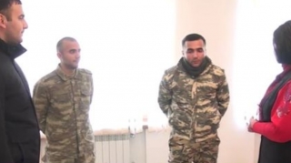 Uşaq evinin əkiz əsgərləri - VİDEO