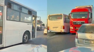 Sərnişin dolu avtobusla əks yola girən sürücü ard-arda təhlükə saçdı    - VİDEO