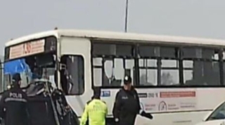 В Баку автобус столкнулся с легковушкой: есть пострадавший - ВИДЕО 