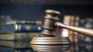 Qanunsuz orden və medal hazırlamaqda təqsirli bilinən QHT rəhbərinin məhkəməsi başlayır 