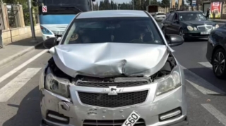 Mingəçevirdə minik maşını avtobusla toqquşdu - FOTO