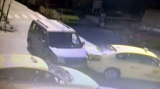 Ticarət maşını taksi dayanacağındakı 4 maşını bu hala saldı - VİDEO 