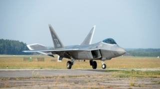 ABŞ bombardmançı təyyarələrini Ukrayna ilə qonşu ölkəyə gətirdi 