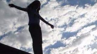 Bakıda 13 yaşlı qız özünü 4-cü mərtəbədən atıb