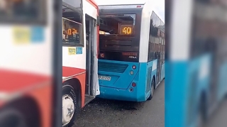 Sabunçu keçidində qəza: Avtobuslar toqquşdu   - VİDEO