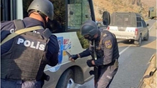Qondarma rejimin “bayrağı”nı silən polis kimdir?   - FOTO