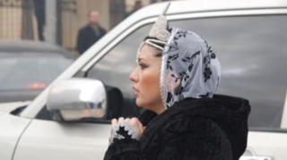 Rəqqasə Fatimənin köməkçisini avtomobil vurub 