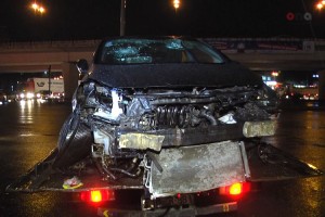 Avtomobil maneəyə çırpıldı: xəsarət alan var - VİDEO