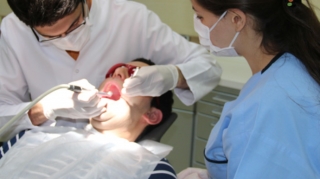 TƏBİB-də stomatoloqlardan pul tələb olunması iddiası ilə bağlı müzakirə aparılır 