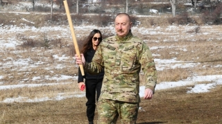 Prezident Şuşa döyüşlərindən danışdı: "Tapançalarla, süngü-bıçaqla mübarizə apardıq" 