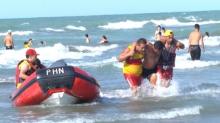 Dənizdə batma təhlükəsi ilə üzləşən 5 nəfər xilas edilib