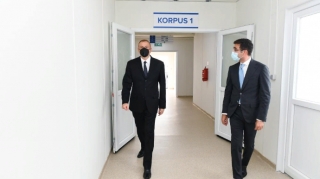 Prezident İlham Əliyev Şəkidə modul tipli xəstəxanada yaradılan şəraitlə tanış olub