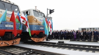 Bakı-Tbilisi-Qars dəmir yolu gələn il tam istismara veriləcək 