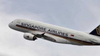 Bakıya qəza enişi etmiş Sinqapur təyyarəsi təmirdən sonra geri qayıdıb 