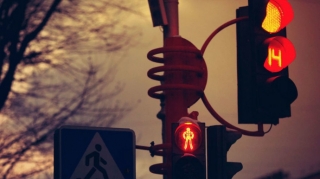 Yasamalda gənc qız yol qəzasında xəsarət alıb