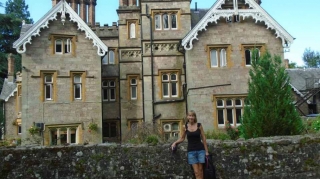 Nazirliyin sabiq şöbə müdiri İngiltərədə qəsr alıb  - FOTO