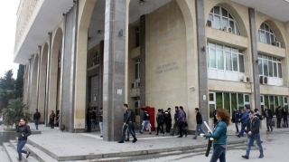 Metronun girişində siqaret çəkən şəxslər CƏRİMƏLƏNİB? – DİN-dən AÇIQLAMA  