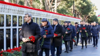 ADY sədri və kollektivi Şəhidlər xiyabanını ziyarət etdi - FOTOLAR 