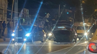 В Баку перевернулся автомобиль: на дороге образовался затор  - ВИДЕО