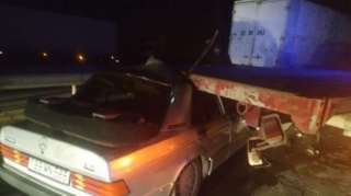  “Mercedes” “KAMAZ”a çırpıldı -  4 YARALI -FOTO 