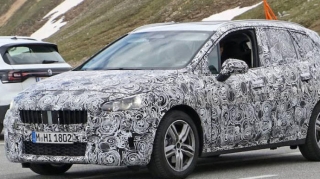 Yeni BMW 2 Series Active Tourer modeli iri displeyə sahib olacaq - FOTO 