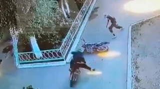 Müəllimi motosikletlə vurub günahı onun üstünə yıxmağa çalışdı – 1,7 milyon tələb edir - VİDEO 